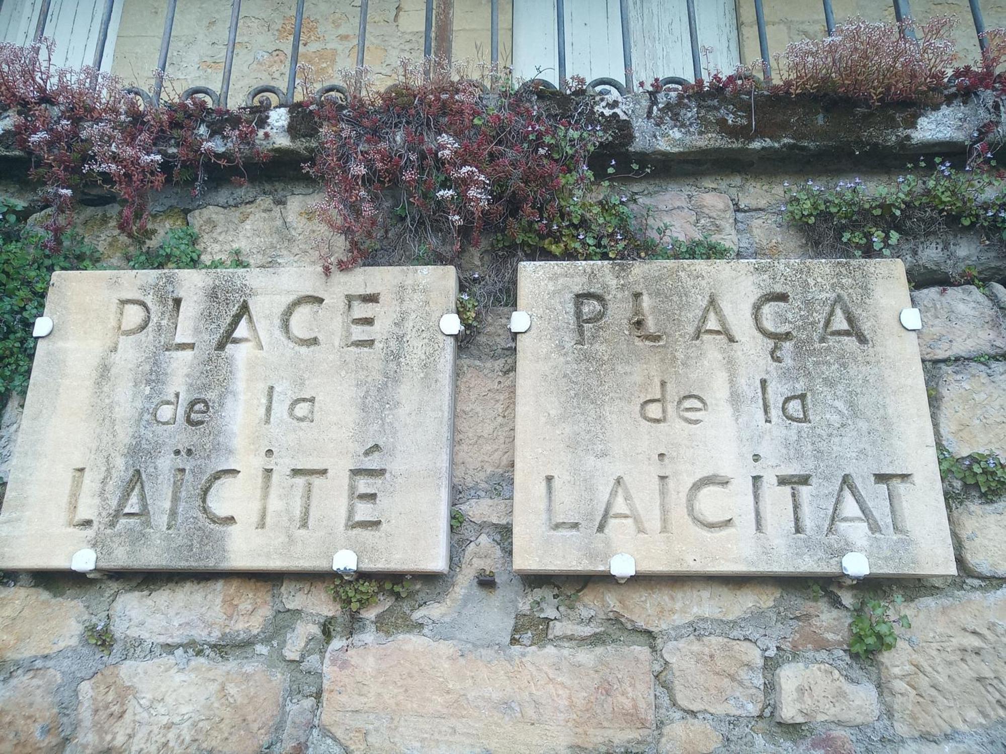 Au Pied Du Chateau - 5 A 11 Personnes - Baignade-Canoe-Piste Cyclable A 100 M Кастелно Ла Шапел Екстериор снимка
