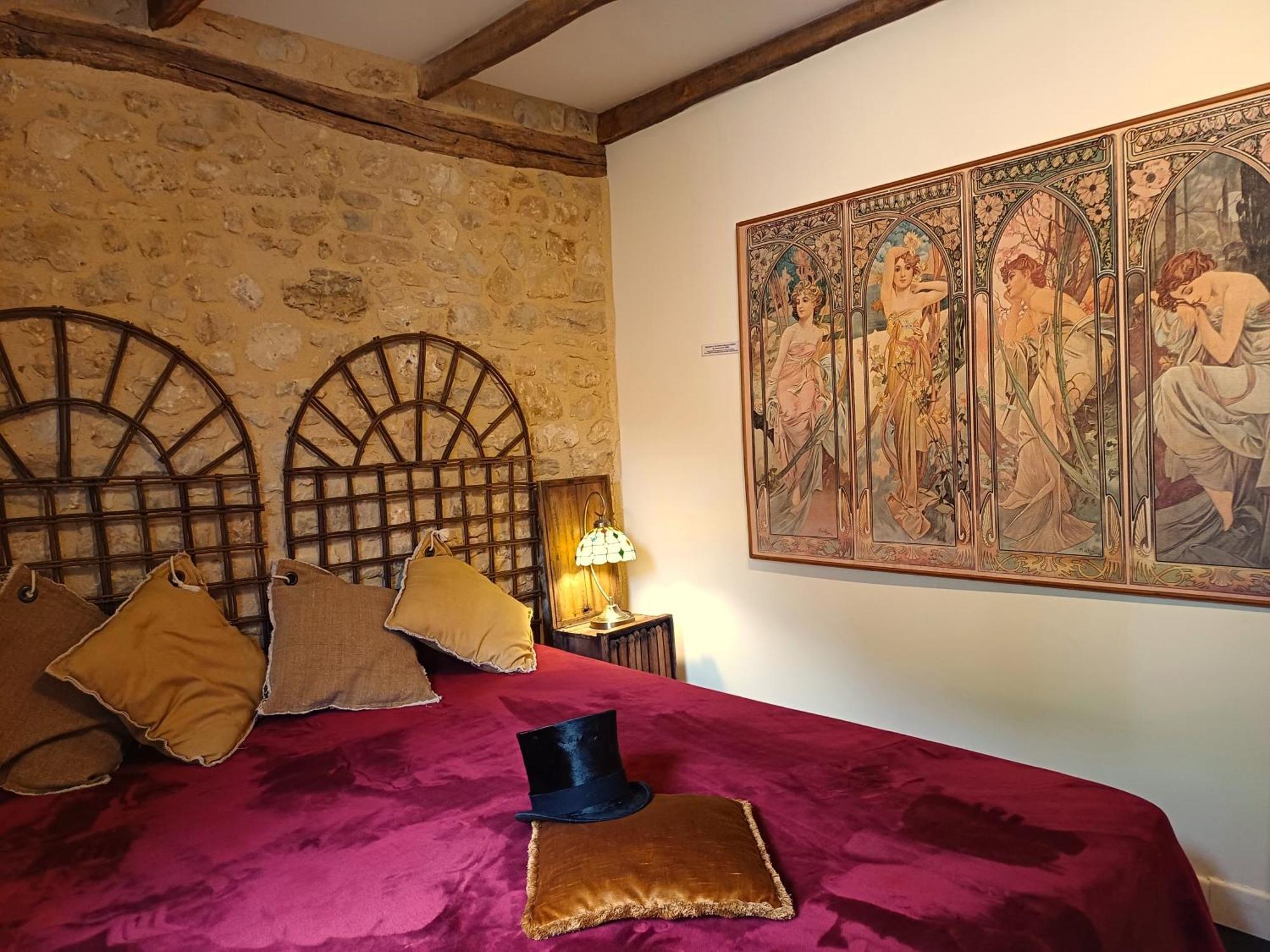 Au Pied Du Chateau - 5 A 11 Personnes - Baignade-Canoe-Piste Cyclable A 100 M Кастелно Ла Шапел Екстериор снимка
