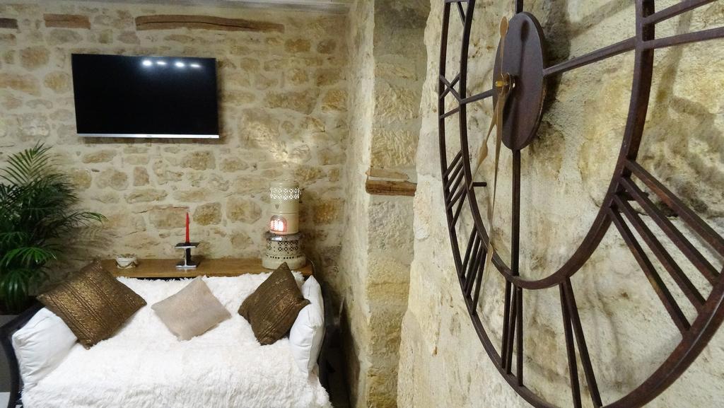Au Pied Du Chateau - 5 A 11 Personnes - Baignade-Canoe-Piste Cyclable A 100 M Кастелно Ла Шапел Екстериор снимка