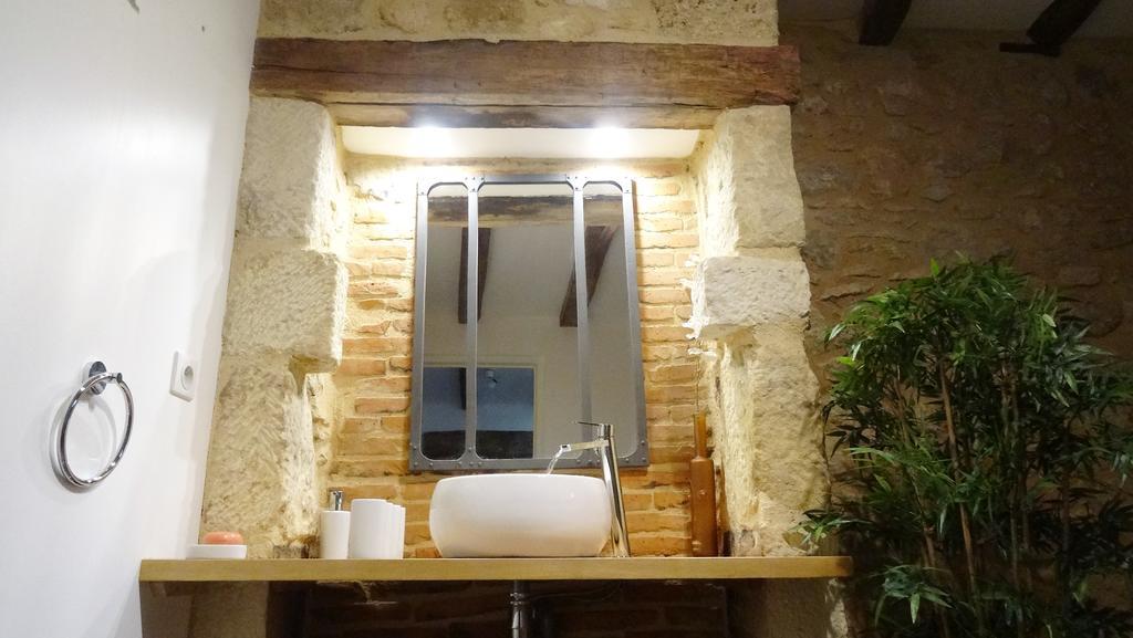Au Pied Du Chateau - 5 A 11 Personnes - Baignade-Canoe-Piste Cyclable A 100 M Кастелно Ла Шапел Екстериор снимка