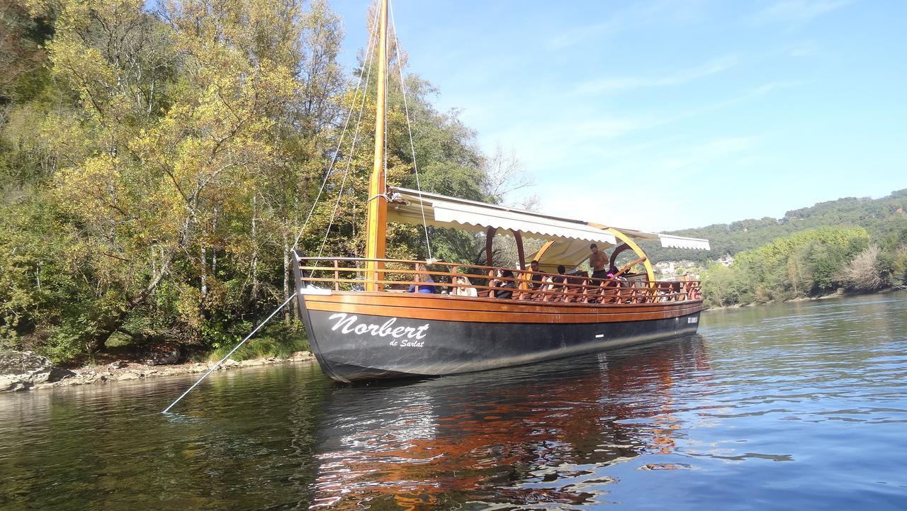 Au Pied Du Chateau - 5 A 11 Personnes - Baignade-Canoe-Piste Cyclable A 100 M Кастелно Ла Шапел Екстериор снимка